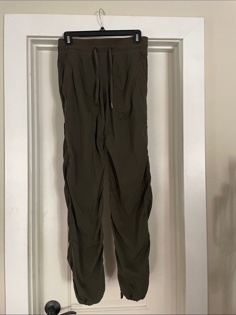Lululemon Women’s Size 6 Regular Army Green Drawstring Jogger Pants